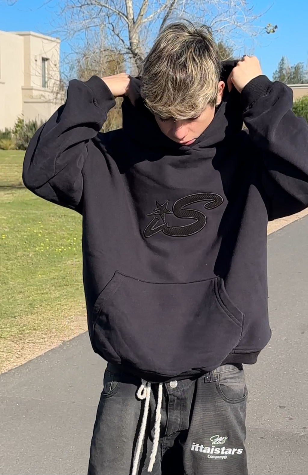 DIA 5 - SUDADERA LEATHER