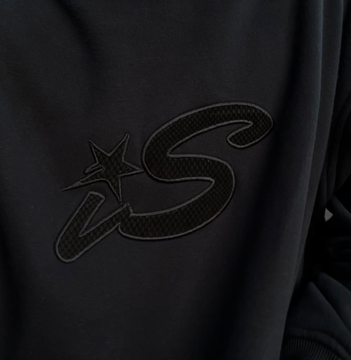 DIA 5 - SUDADERA LEATHER