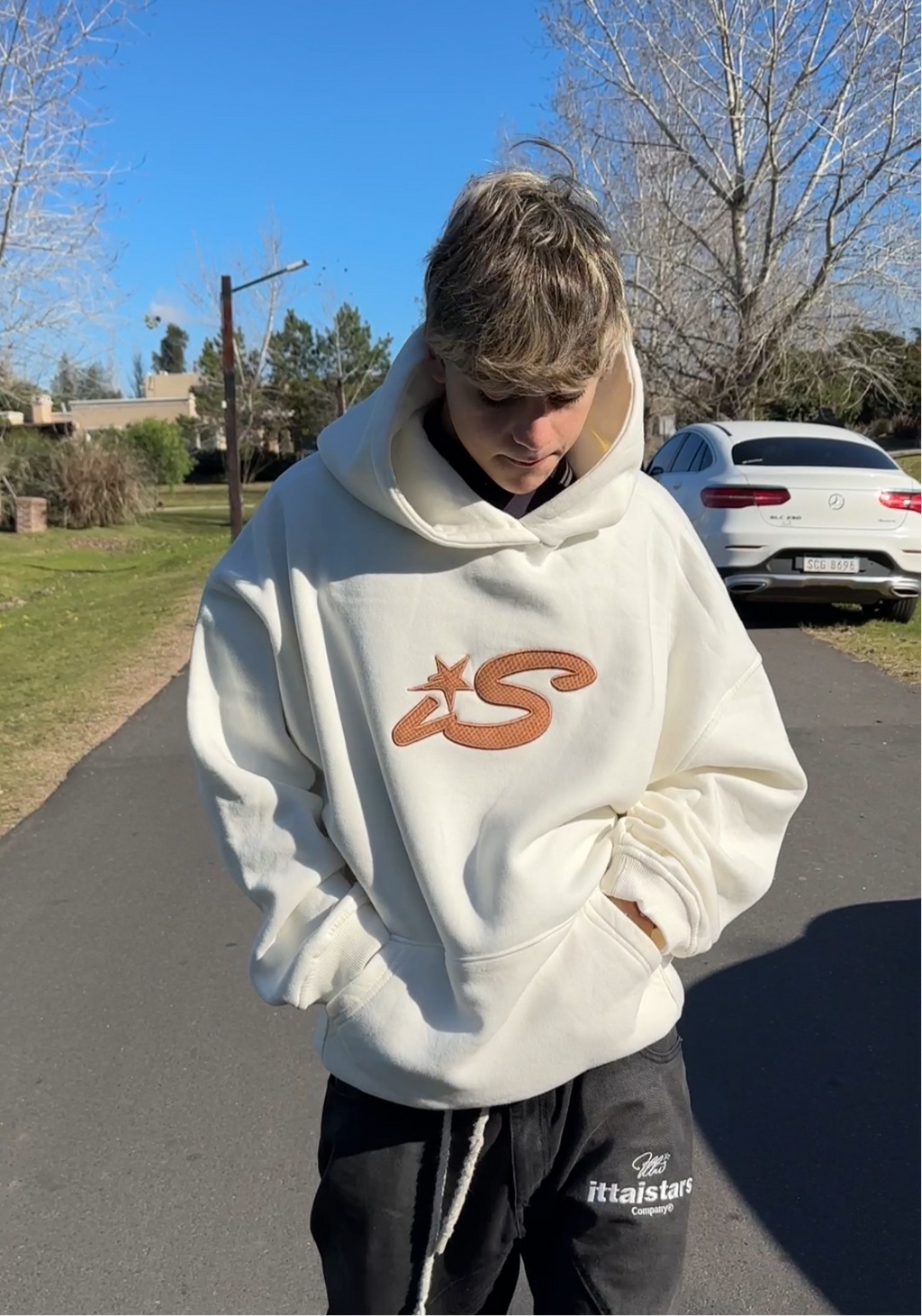 DIA 5 - SUDADERA LEATHER