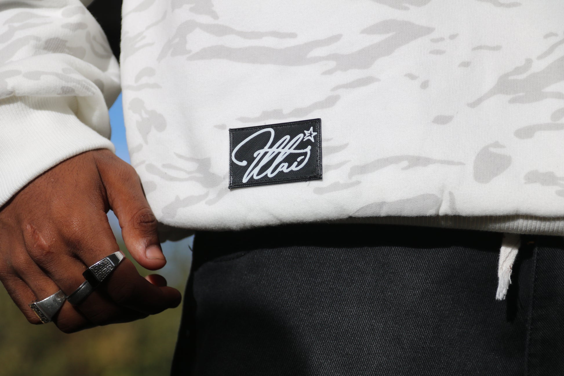 DIA 4- SUDADERA REFINED  KAMUFLERT