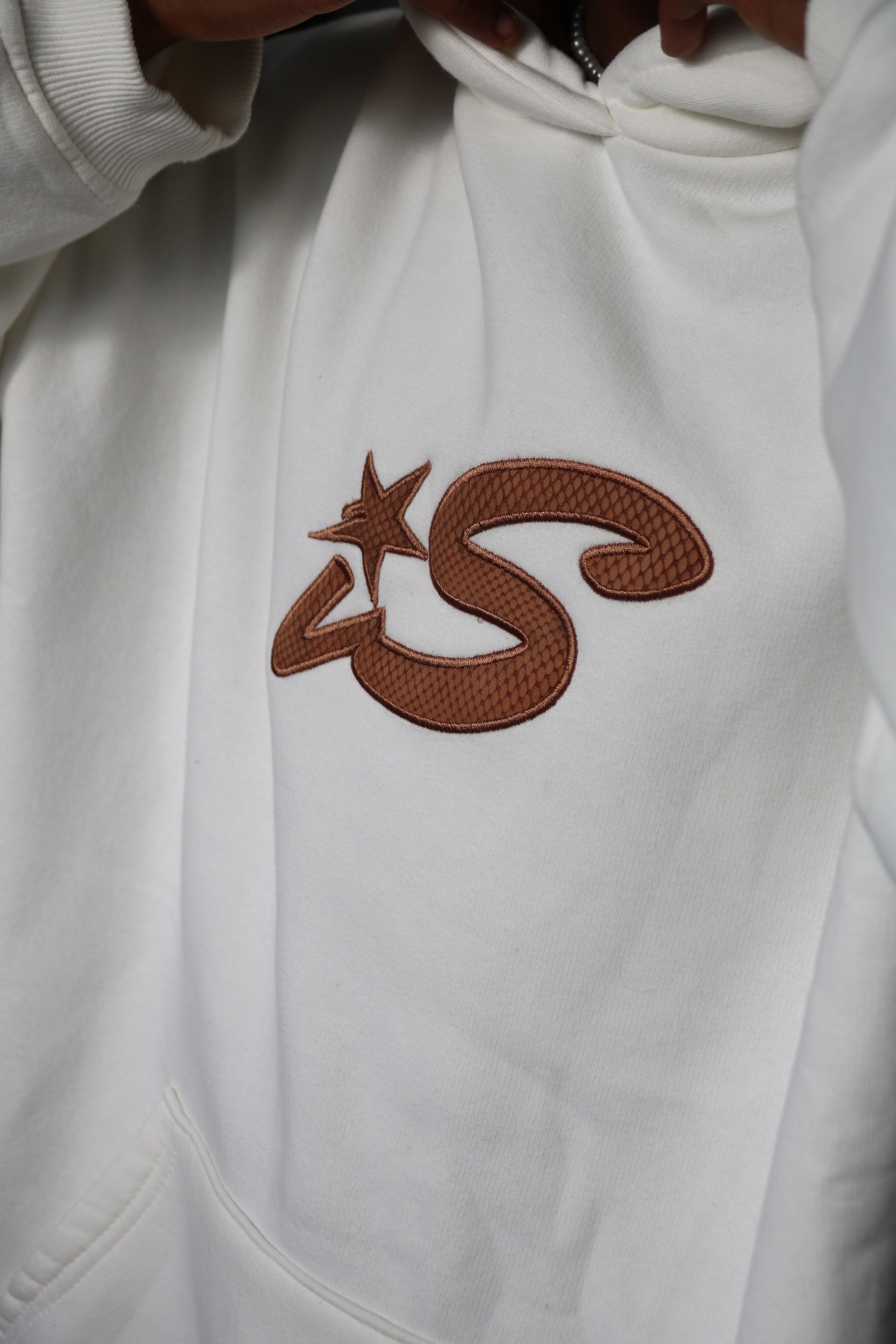 DIA 5 - SUDADERA LEATHER