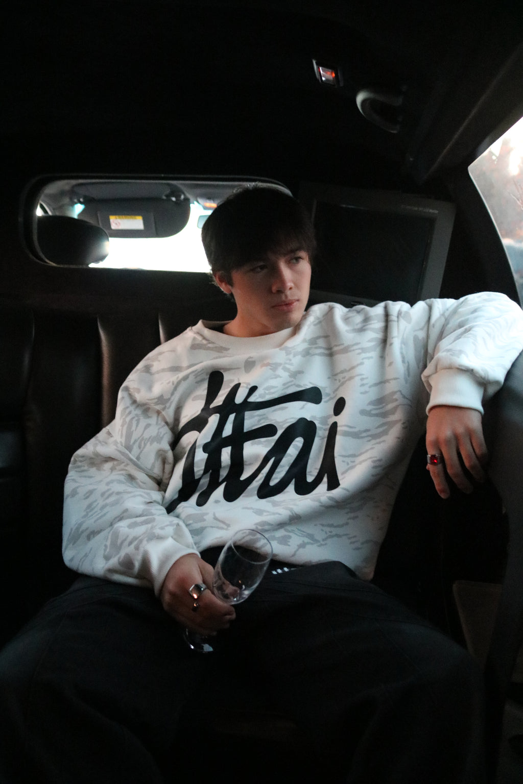 DIA 4- SUDADERA REFINED  KAMUFLERT