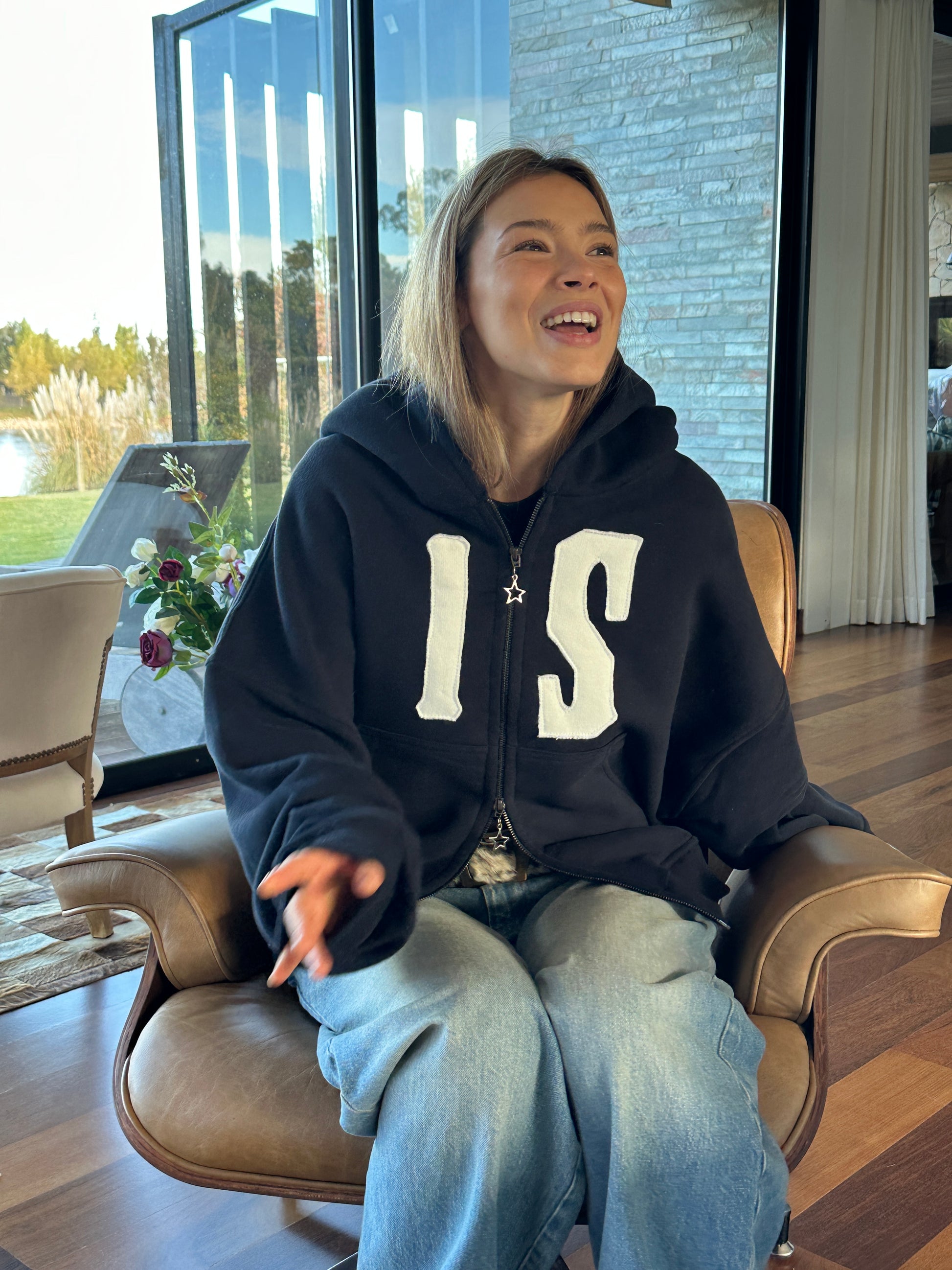 DIA 6 - DOUBLE ZIP HOODIE