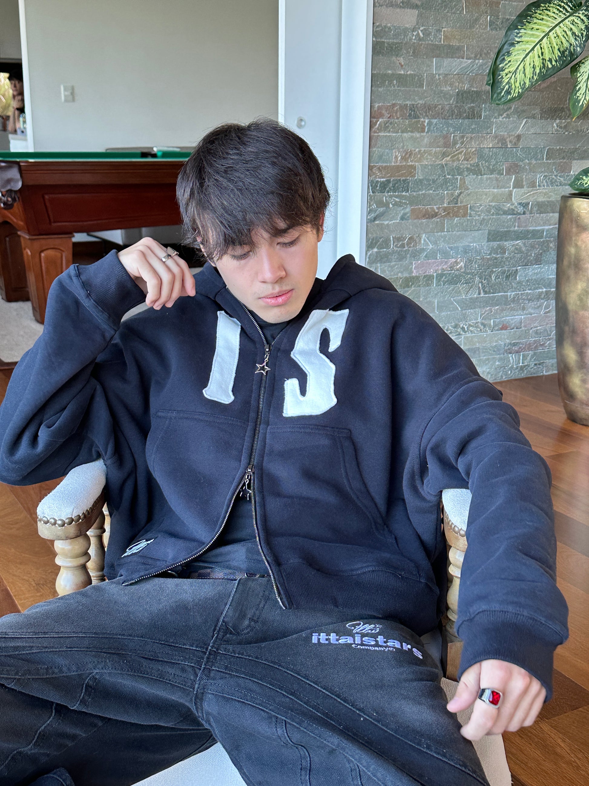 DIA 6 - DOUBLE ZIP HOODIE
