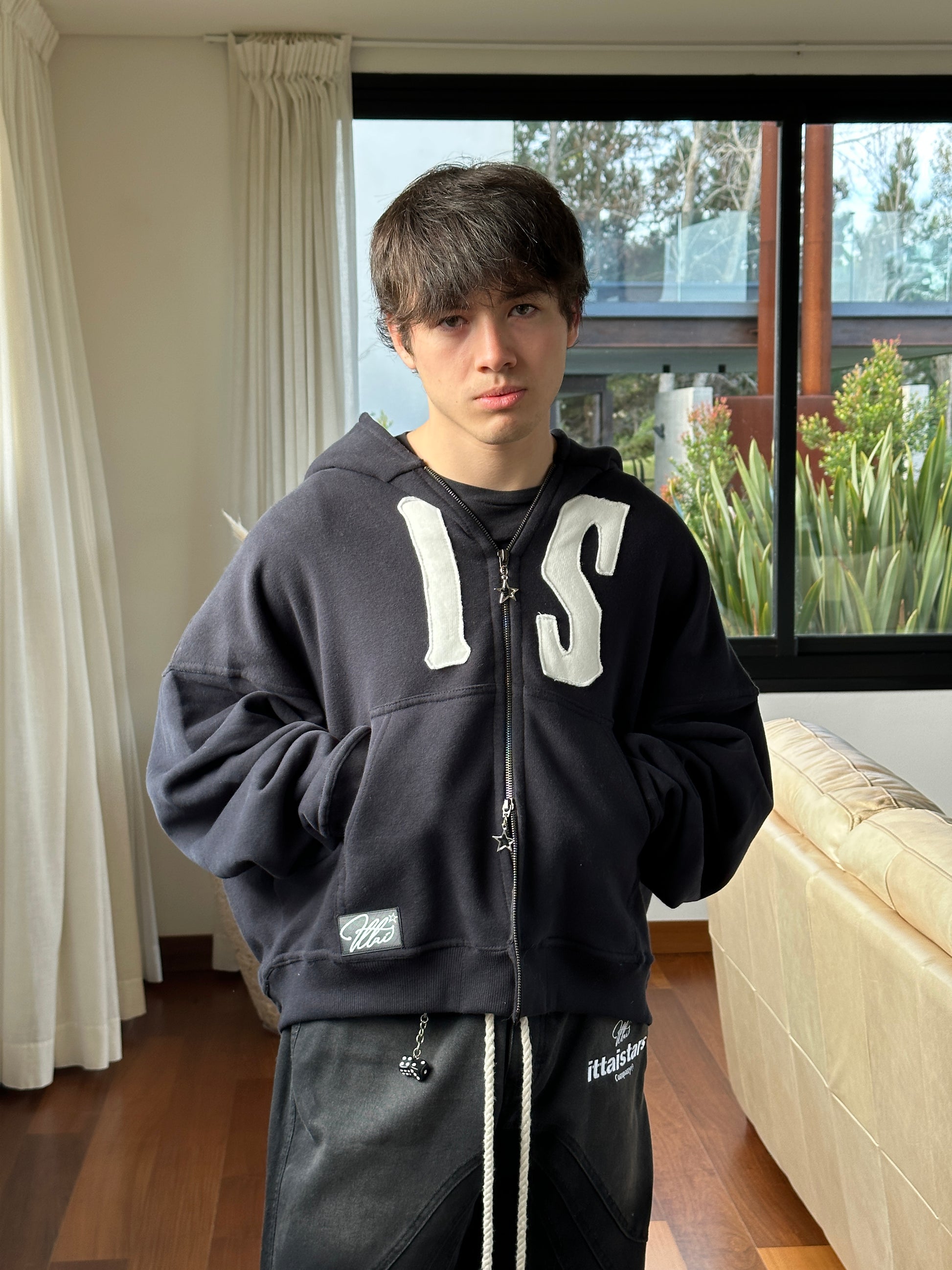 DIA 6 - DOUBLE ZIP HOODIE
