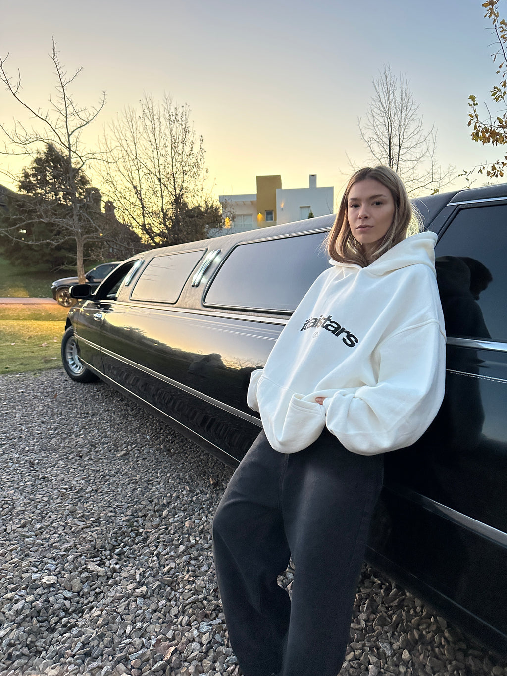 DIA 11 - SUDADERA BASIC ittaistars